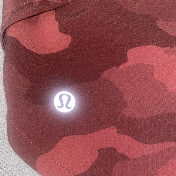 Lululemon Burgundy Camo Short 4” Size 8 - Picture 3 of 5